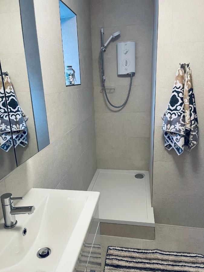 Central London Stylish Newly Decorated Studio Flat Екстер'єр фото